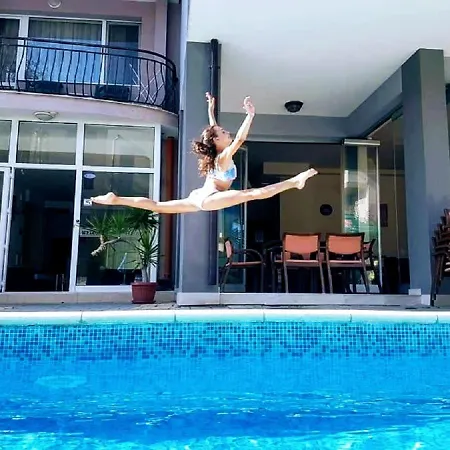 Хотел Радина Hotel 2*